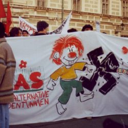 Demonstration gegen Faschismus. Archiv der GRAS.